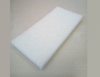 Beli abrazivni sunđer